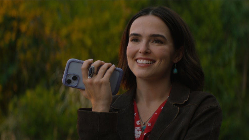 Zoey Deutch in "Voicemails for Isabelle"