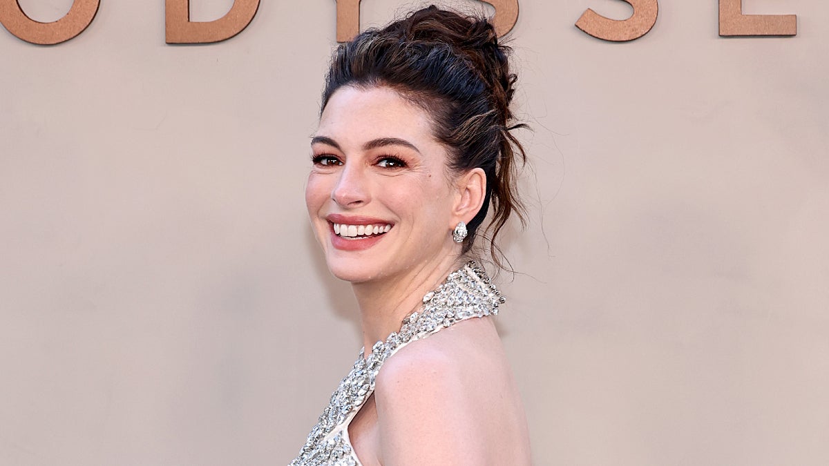 ScreenWireDaily — Anne Hathaway Says ‘Princess Diaries 3’ Is ‘Moving in the Right Direction’