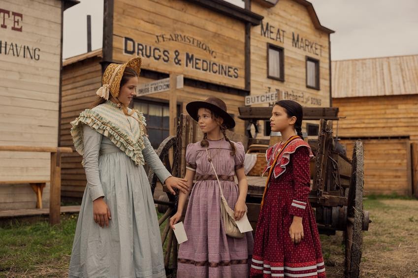 Skywalker Hughes (Mary Ingalls) and Alice Halsey (Laura Ingalls) and Alyssa Wapanatahk (White Sun) . Source: Eric Zachanowich/Netflix