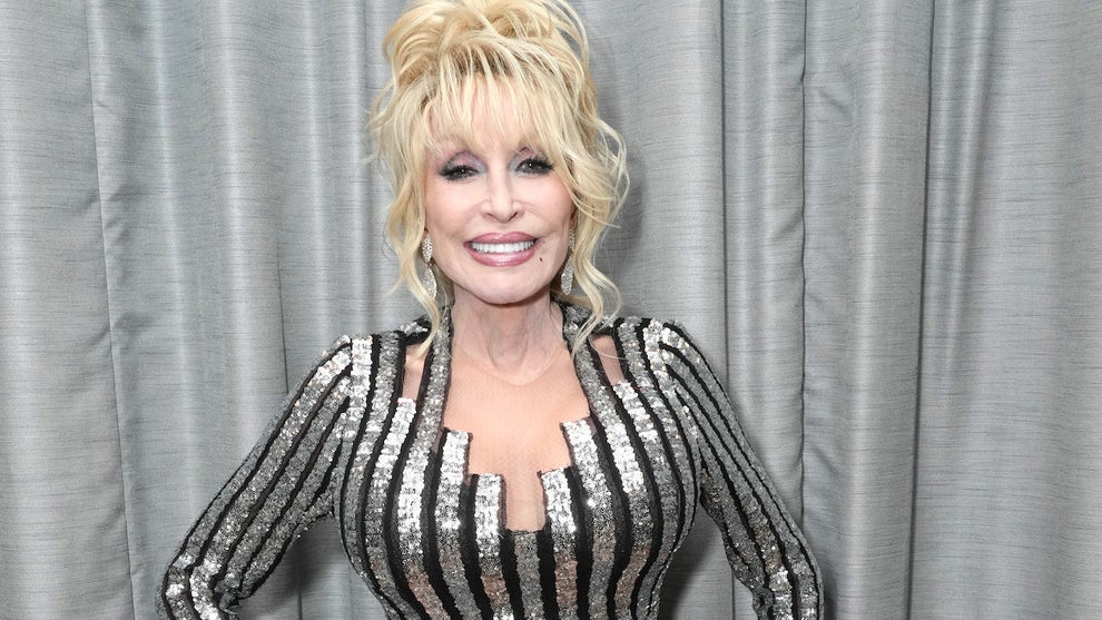 Dolly Parton attends the 37th Annual Rock & Roll Hall of Fame Induction Ceremony at Microsoft Theater on Nov. 5, 2022 in Los Angeles. (Credit: Kevin Mazur/Getty Images)