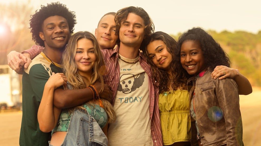 Outer Banks. (L to R) Jonathan Daviss as Pope, Madelyn Cline as Sarah Cameron, Drew Starkey as Rafe, Chase Stokes as John B, Madison Bailey as Kiara, Carlacia Grant as Cleo in season 5 of Outer Banks. (Credit: Jackson Lee Davis/Netflix © 2025)