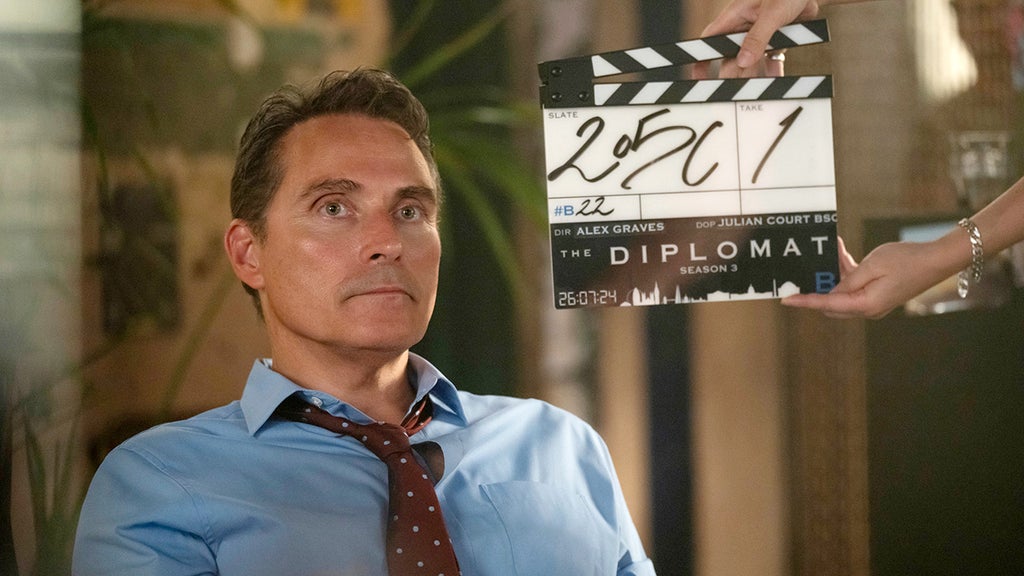 Rufus Sewell - set photo
