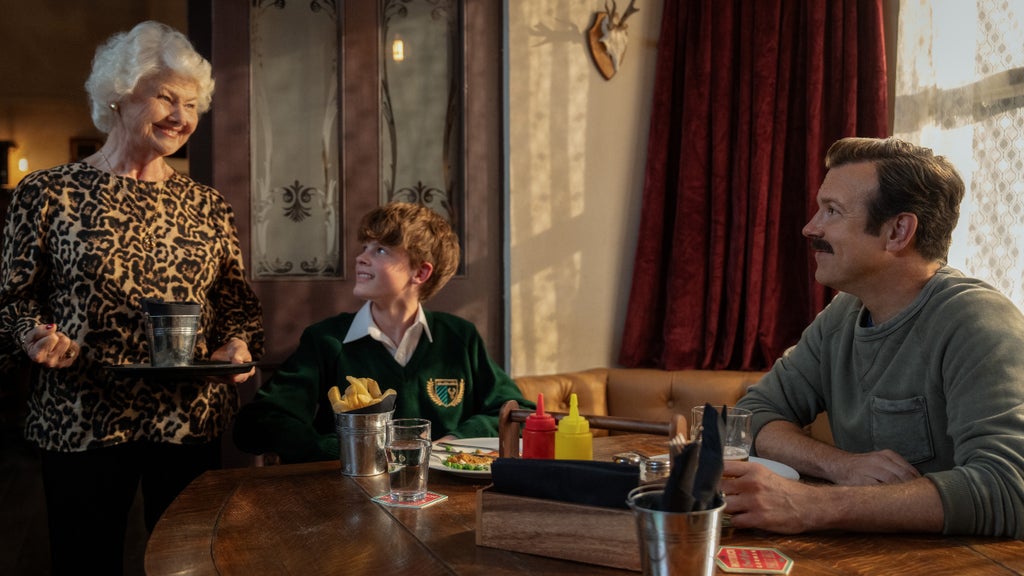 Annette Badland, Grant Feely and Jason Sudeikis in "Ted Lasso" (Apple TV)