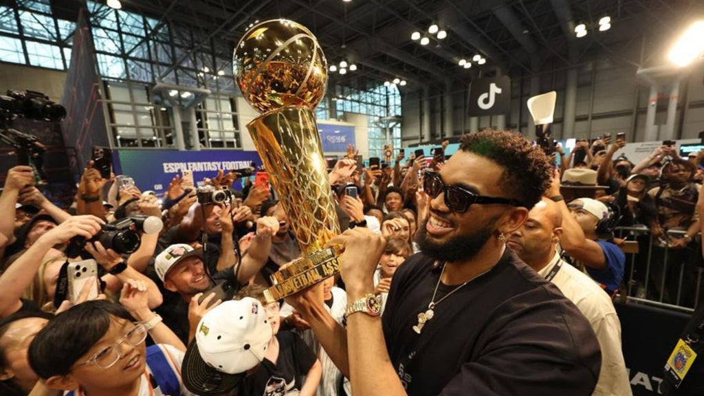 Karl-Anthony Towns attends the NY Knicks parade at Fanatics Fest NYC 2026 at Jacob Javits Center on July 18, 2026 in New York City. (Credit: Kevin Mazur/Getty Images for Fanatics)