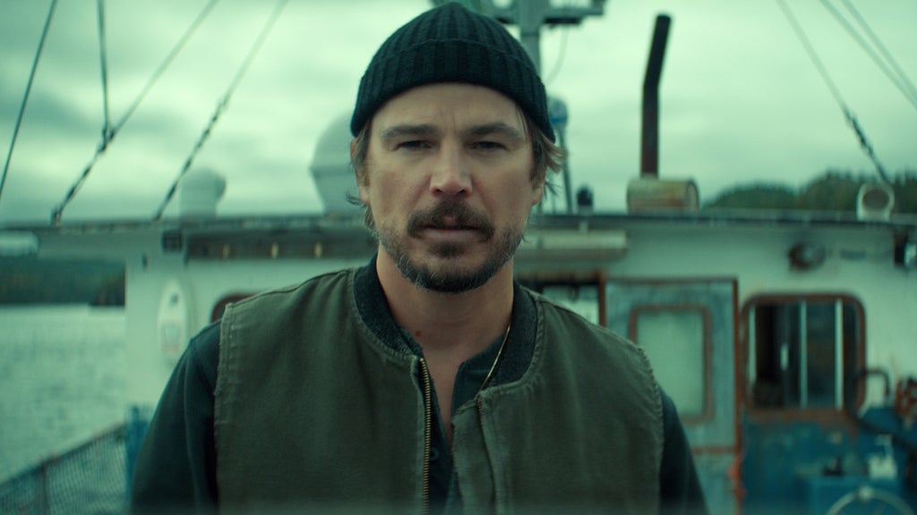 Josh Hartnett in "Below" (Netflix)