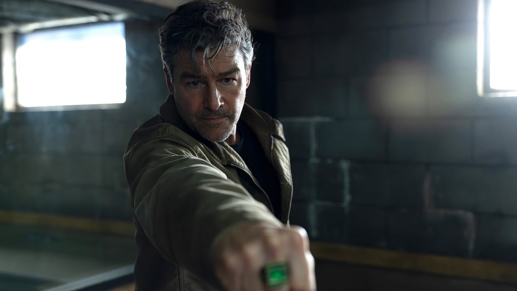 ‘Lanterns’ Review: Kyle Chandler and Aaron Pierre’s Superhero Show Is More ‘True Detective’ Than DC, and That’s OK