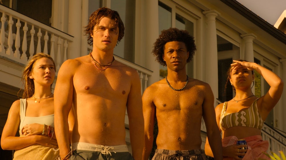 outer-banks-madelyn-cline-chase-stokes-jonathan-daviss-madison-bailey-netflix