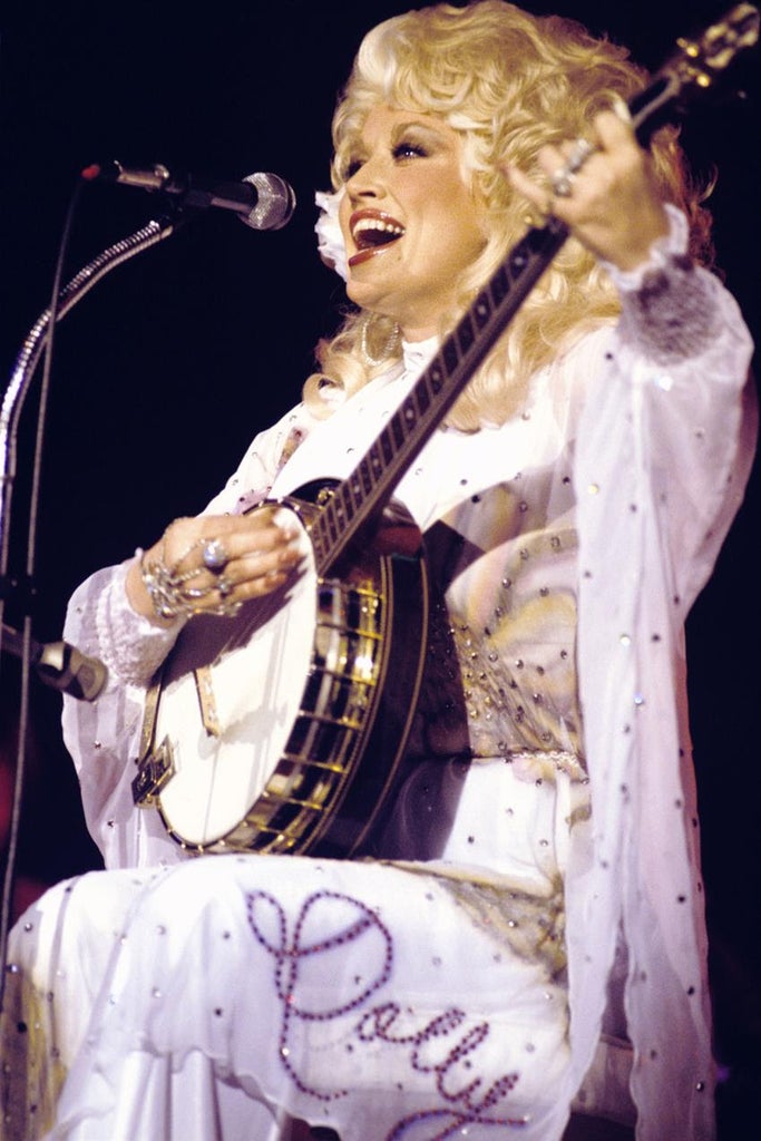 Dolly Parton performs at Georgia Tech's Alexander Memorial Coliseum on Oct. 22, 1977, in Atlanta. Source: Getty