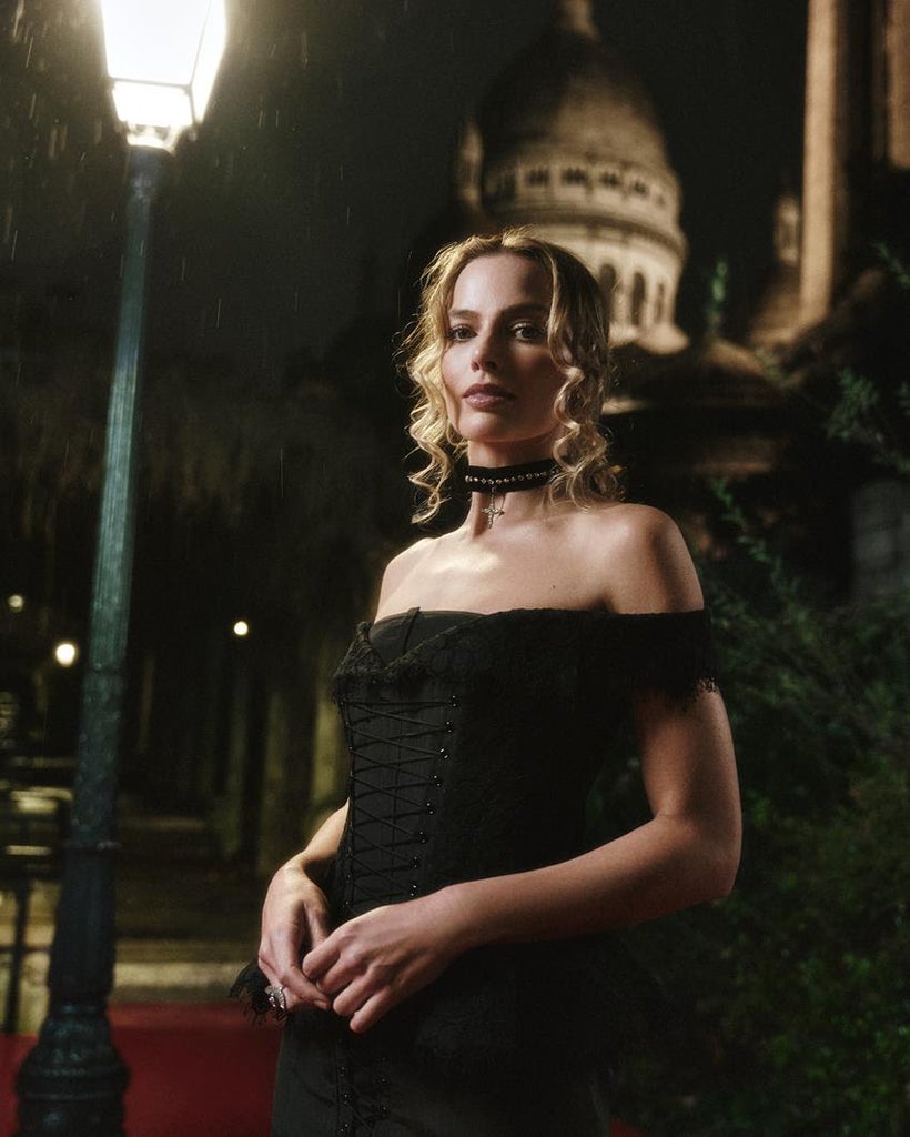 Margo Robbie wears a Jessica McCormack choker to the U.K. premiere of Wuthering Heights  Source: Getty