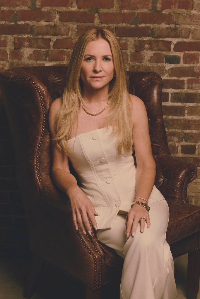 911-nashville-season-2-jessica-capshaw-disney