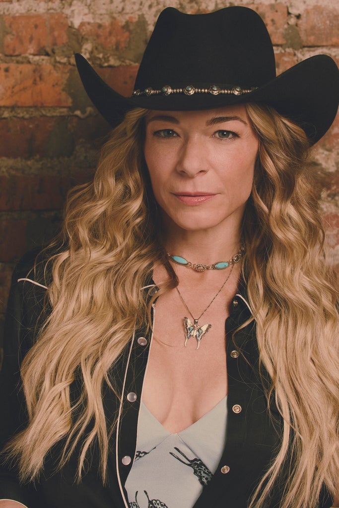 911-nashville-season-2-leann-rimes-disney