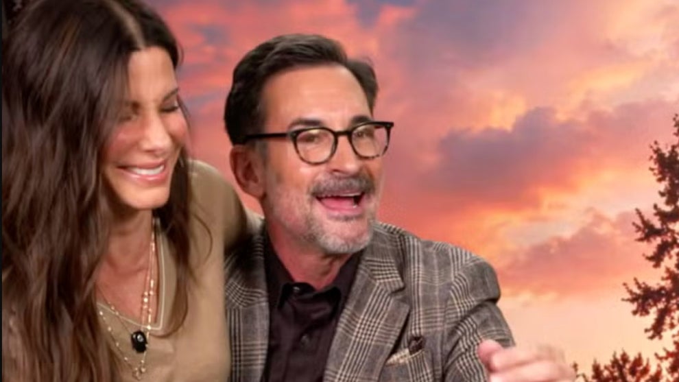 Sandra Bullock crashes Extra interview