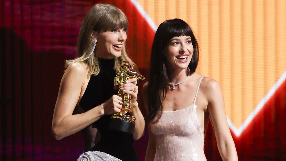 Taylor Swift and Dakota Johnson at the 2026 MTV Video Music Awards (Francis Specker/CBS)