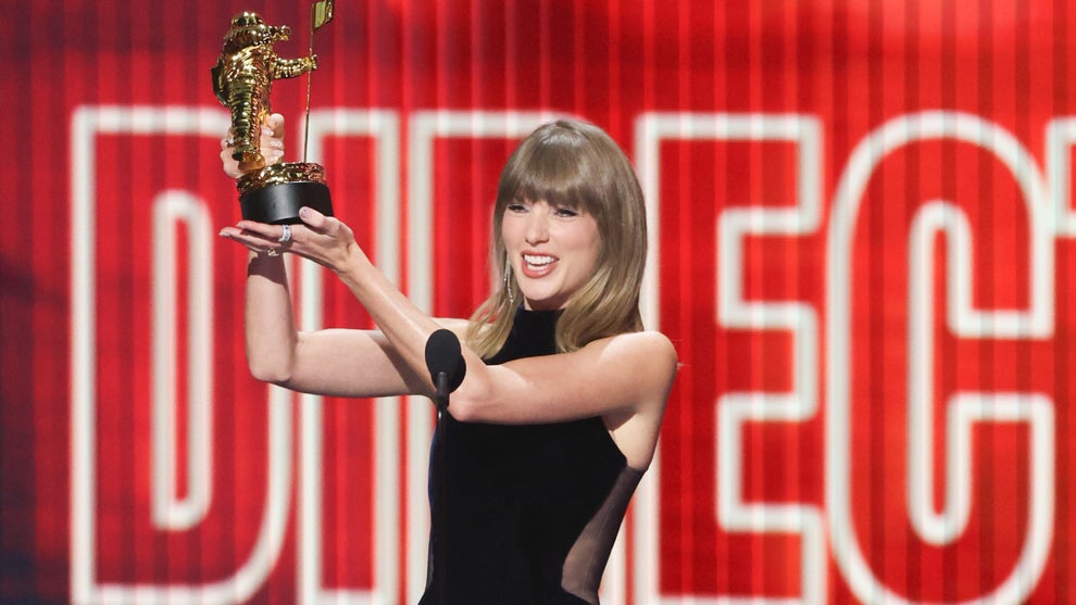 Taylor Swift at The 2026 MTV Video Music Awards (Francis Specker/CBS)
