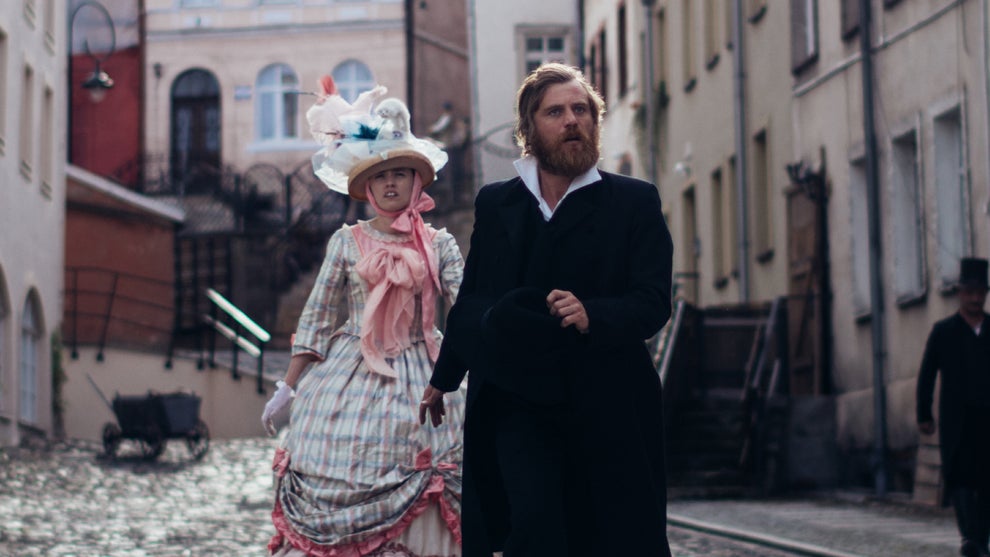 Aimee Lou Wood and Johnny Flynn in "The Idiot(s)" (Courtesy of TIFF)