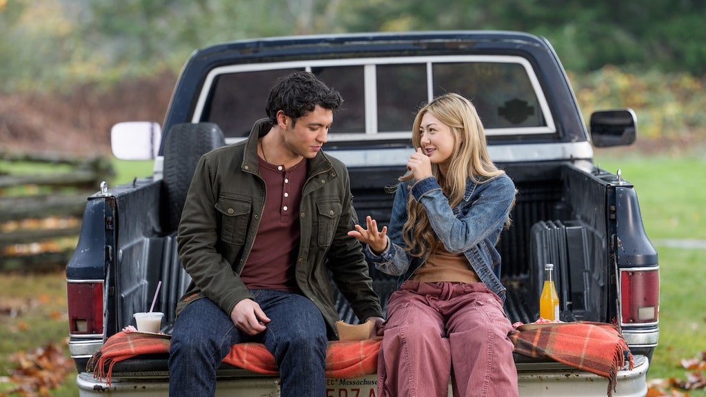 crew-girl-kyle-clark-miku-martineau-netflix