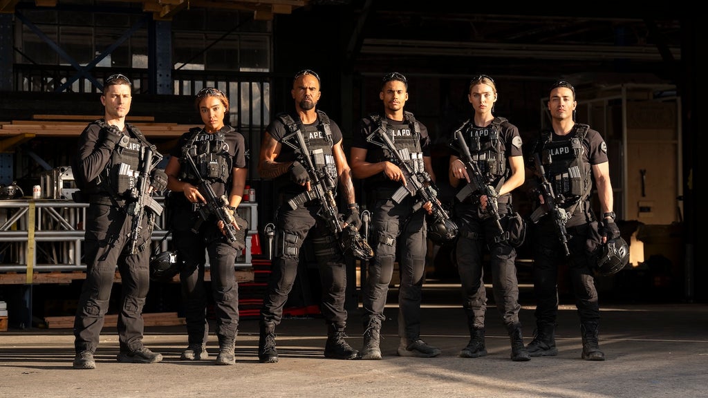 swat-exiles-ronen-rubinstein-jude-reddick-lucy-barrett-samantha-sammy-bishop-shemar-moore-daniel-hondo-harrelson-adain-bradley-malik-henderson-zyra-gorecki-cassidy-han-freddy-miyares-ethan-cole-starz