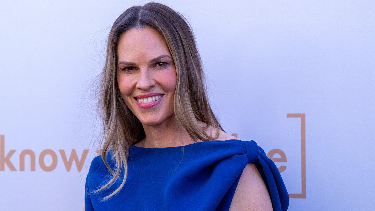 hilary swank pregnant baby bump