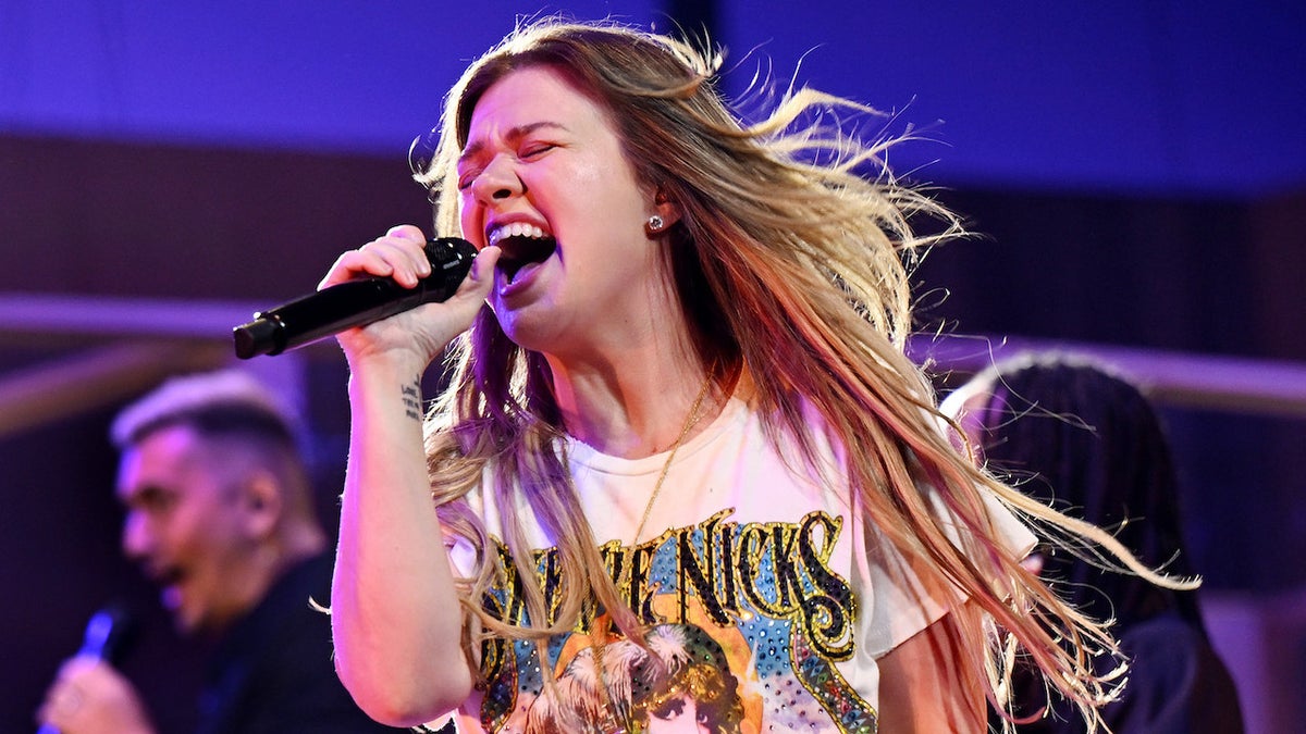 Kelly Clarkson Toyshop Snafu: Owners Say Singer’s Complaint Has Millions of Fans Harassing Them