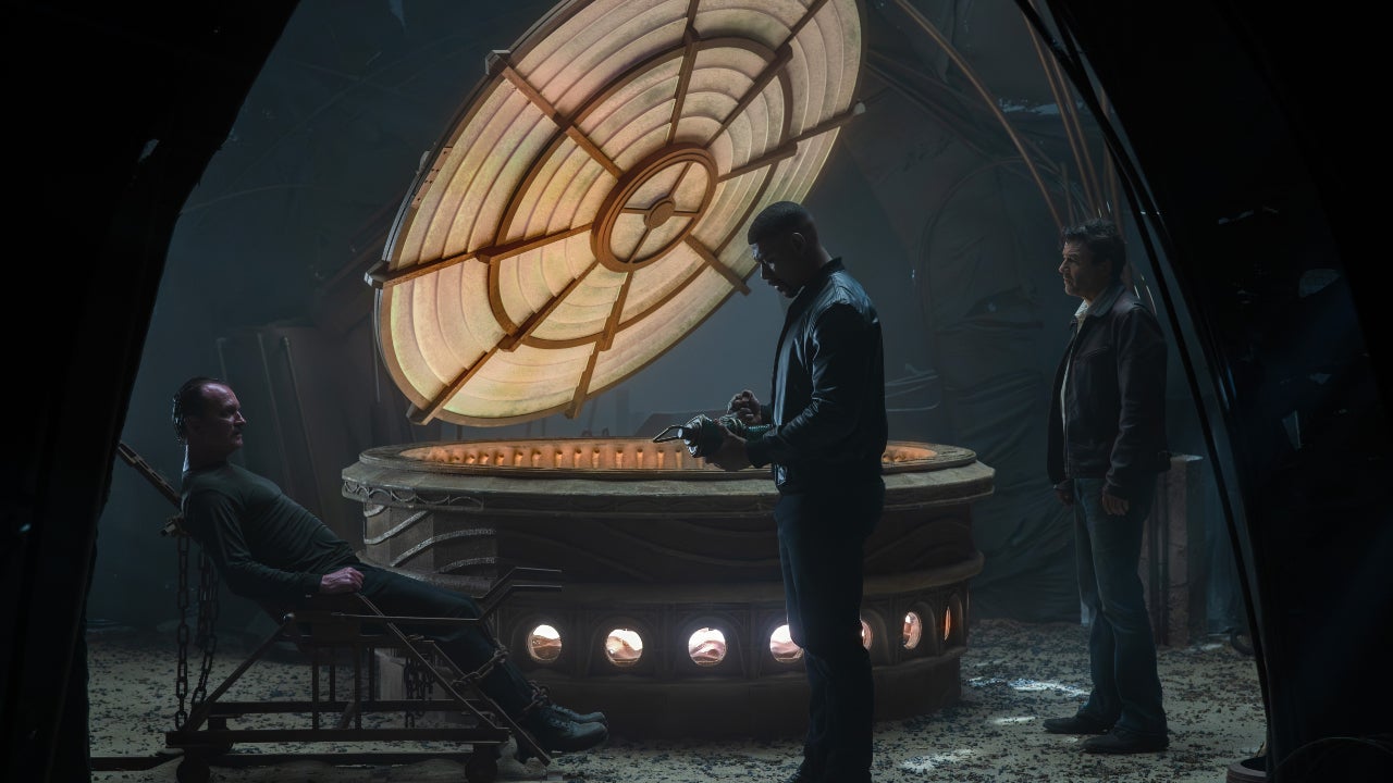 Ulrich Thomsen, Aaron Pierre and Kyle Chandler in "Lanterns" (John Johnson/HBO Max)
