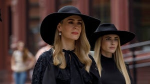 ahs-13-sarah-paulson-emma-roberts-fx