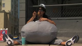 Josh Duhamel Puts 132-Pound Scrotum to Good Use on ‘Jimmy Kimmel Live’ (Video)