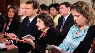 Helen Thomas, Legendary White House Reporter, Dies at 92
