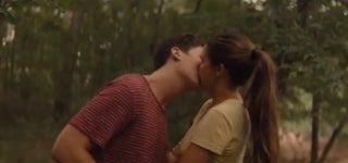Shailene Woodley and Miles Teller’s Awkward First Kiss in ‘The Spectacular Now’ Clip (Video)