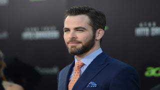 Chris Pine Goes Full Monty in Netflix’s ‘Outlaw King’ and It’s All People Can Talk About (Video)